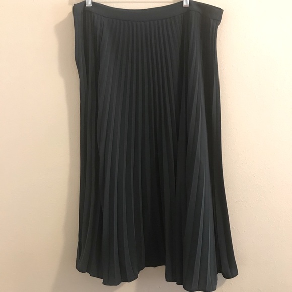 boden kristen pleated skirt midnight garden